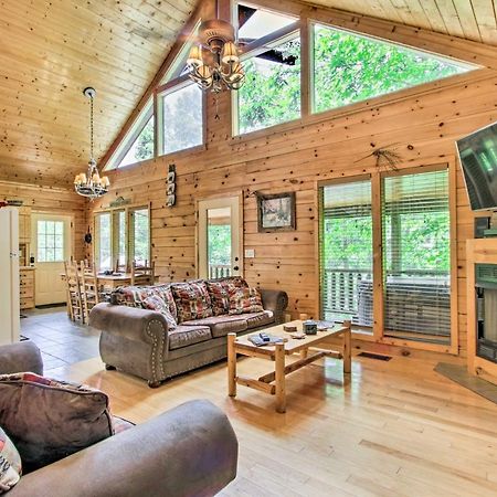 Cabin With Hot Tub And Deck About 12 Mi To Pigeon Forge! Sevierville Exterior photo