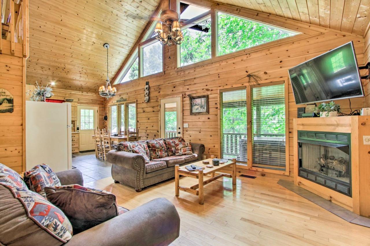 Cabin With Hot Tub And Deck About 12 Mi To Pigeon Forge! Sevierville Exterior photo
