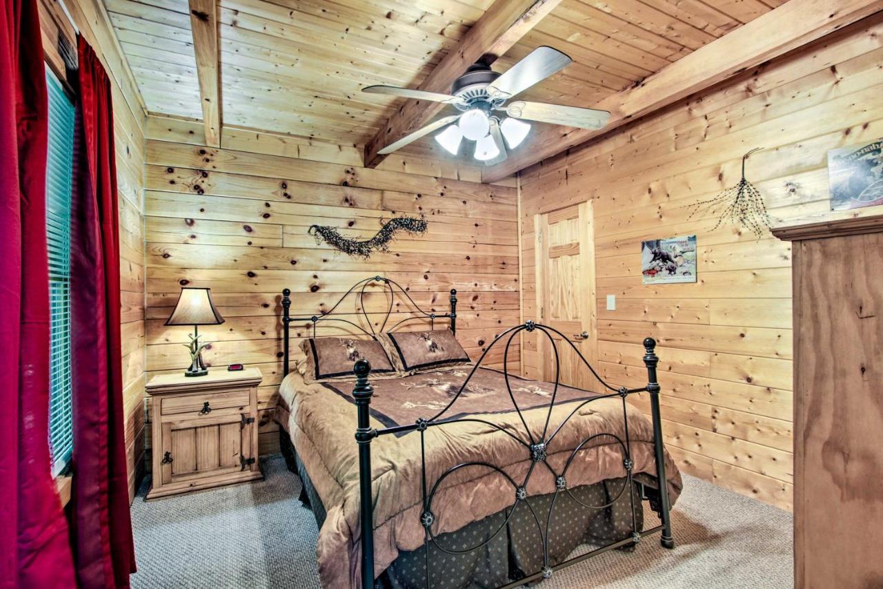 Cabin With Hot Tub And Deck About 12 Mi To Pigeon Forge! Sevierville Exterior photo