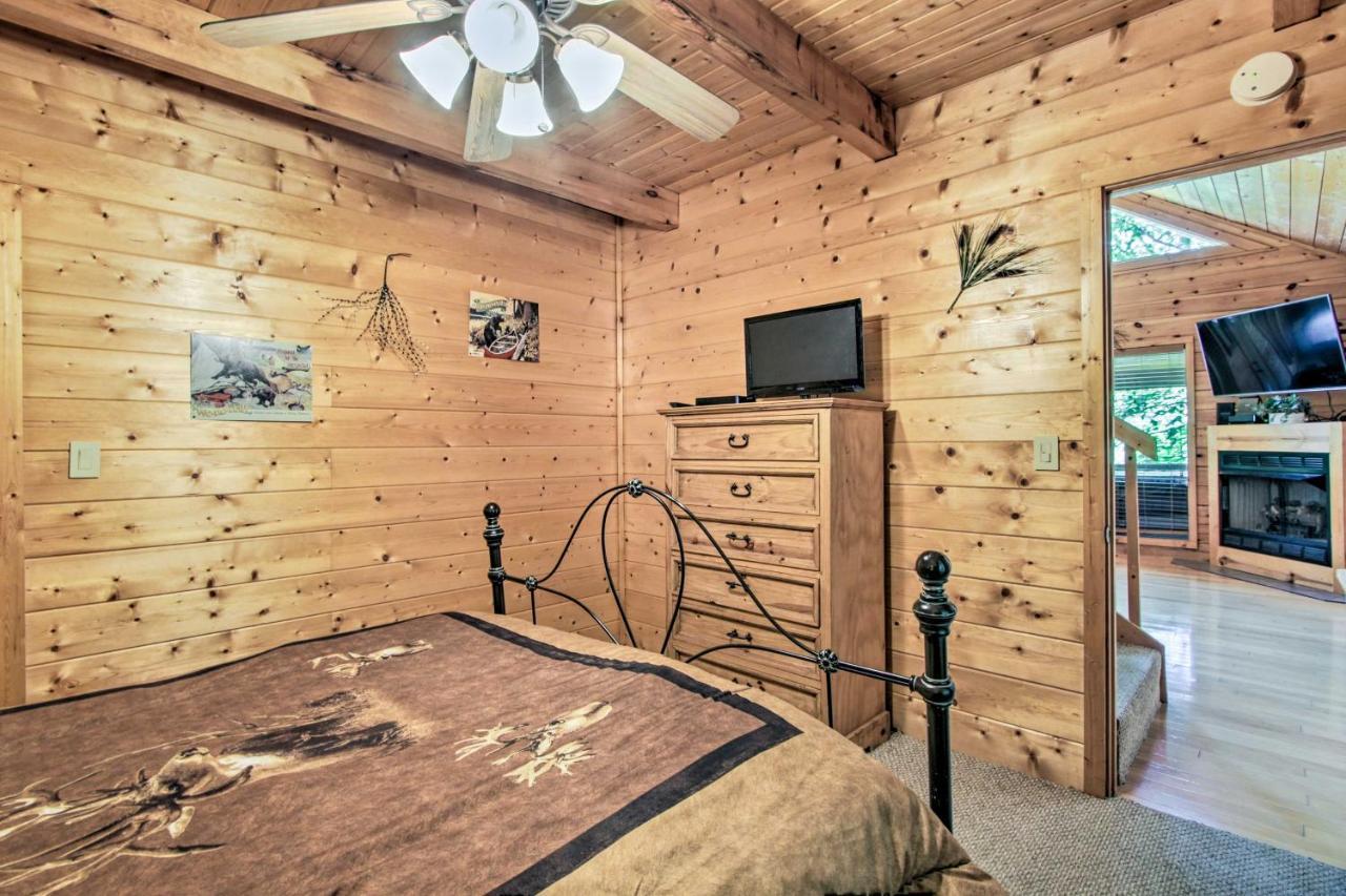 Cabin With Hot Tub And Deck About 12 Mi To Pigeon Forge! Sevierville Exterior photo