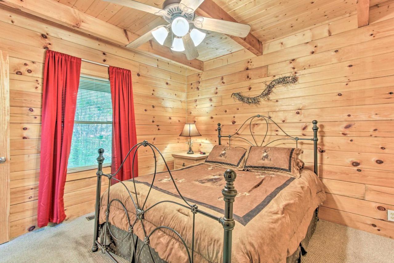 Cabin With Hot Tub And Deck About 12 Mi To Pigeon Forge! Sevierville Exterior photo